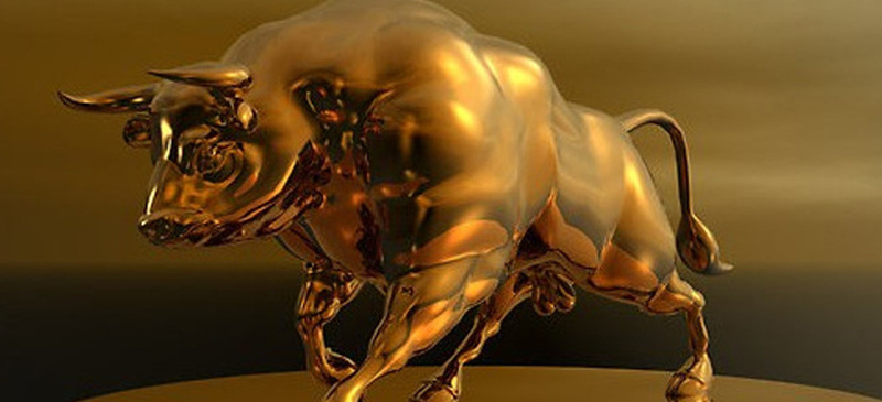 Zlato pokořilo rekord, je nejdražší v historii, zlatý a stříbrný býk běží stále dál